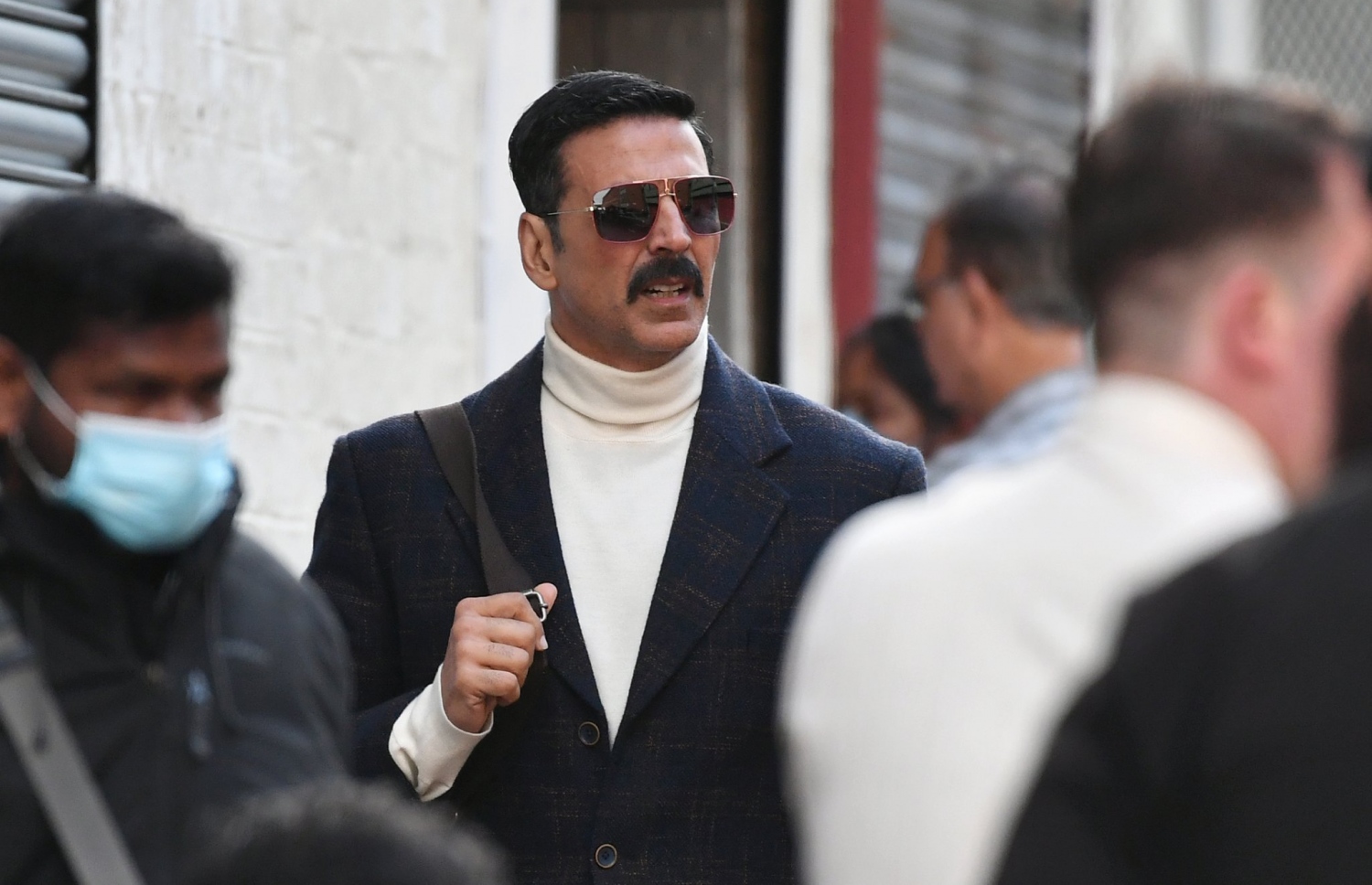 "ބެލް ބޮޓަމް" ގެ ޝޫޓިންގެ ތެރެއިން.