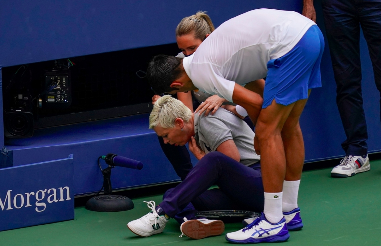 ޖޮކޮވިޗް (ކ) ލައިން ޖަޖުގެ ކިބައިން މާފަށް އެދެނީ.-- ފޮޓޯ: އޭއެފްޕީ