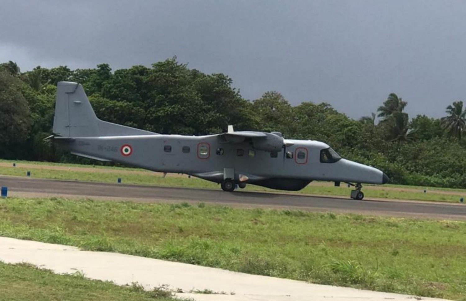 އިންޑިއާގެ އަސްކަރީ ޑޯނިއާ ދެ ބޯޓުގެ ތެރެއިން އެއް ބޯޓު މިއަދު ހަނިމާދޫ އެއާޕޯޓަށް ޖައްސަނީ.