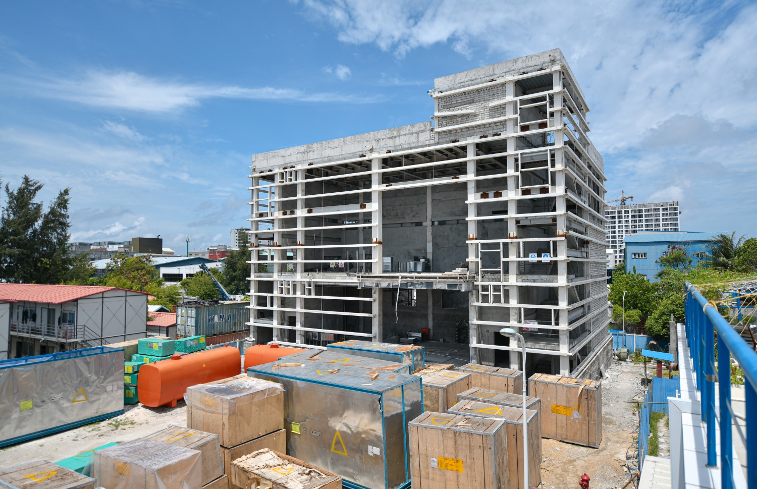 ހުޅުމާލޭގެ ޓްރާންފޯމަރުތައް ބަހައްޓާ ބިލްޑިން: މާލެއާއި ހުޅުޅޭގައި ވެސް މީގެ ދެ އިމާރާ ވަނީ ހަދާފައި-- ފޮޓޯ: އަހުމަދު އަވްޝަން/މިހާރު