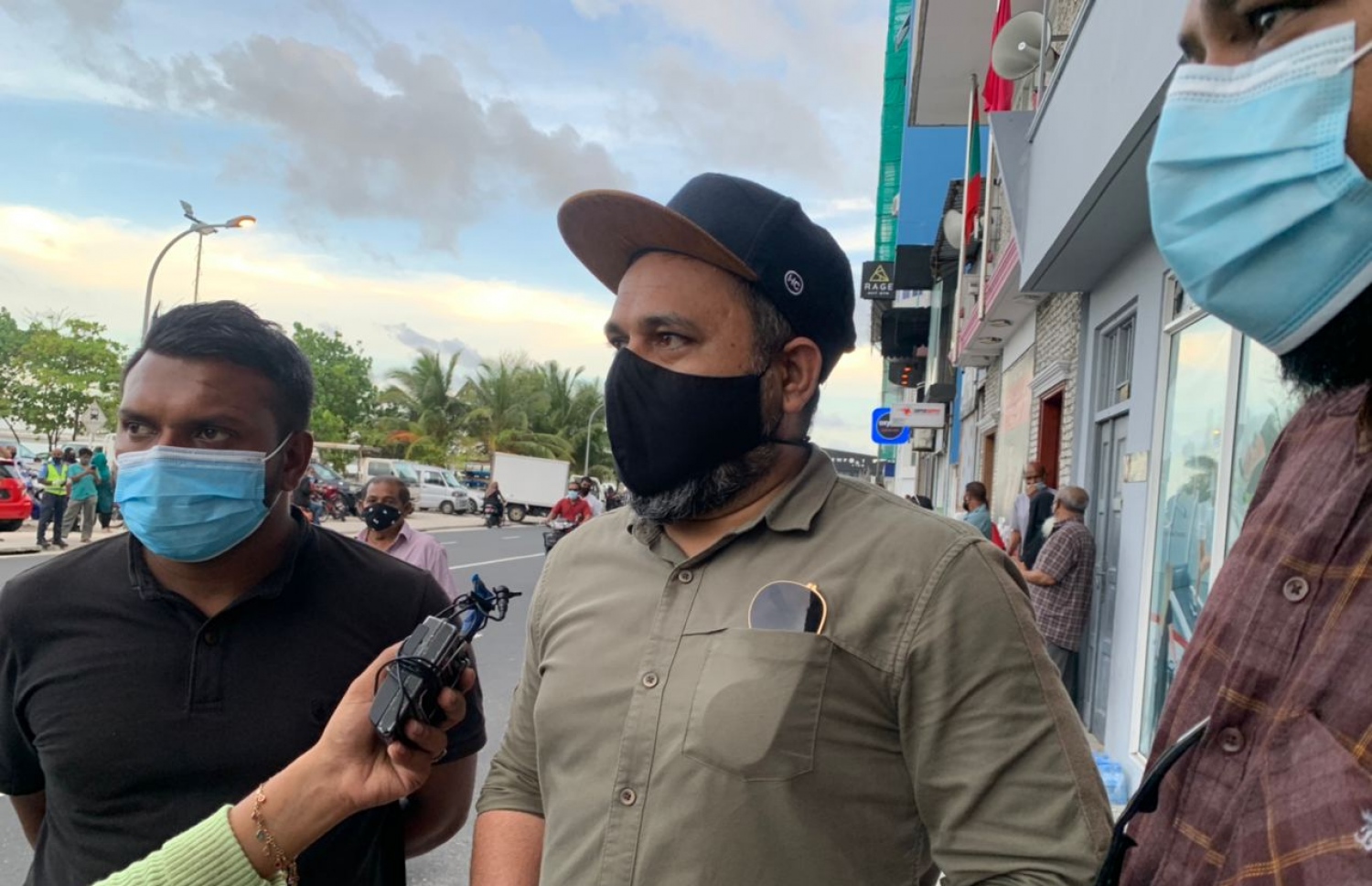 މިއަދު ބޭއްވި ސައިކަލު ބުރާ ގުޅޭ ގޮތުން ޕީޕީއެމްގެ ނައިބު ރައީސް އަދި ނައިފަރު ދާއިރާގެ މެމްބަރު އަހްމަދު ޝިޔާމް މީޑިއާ އާ ވާހަކަދައްކަވަނީ -- ފޮޓޯ: މިހާރު