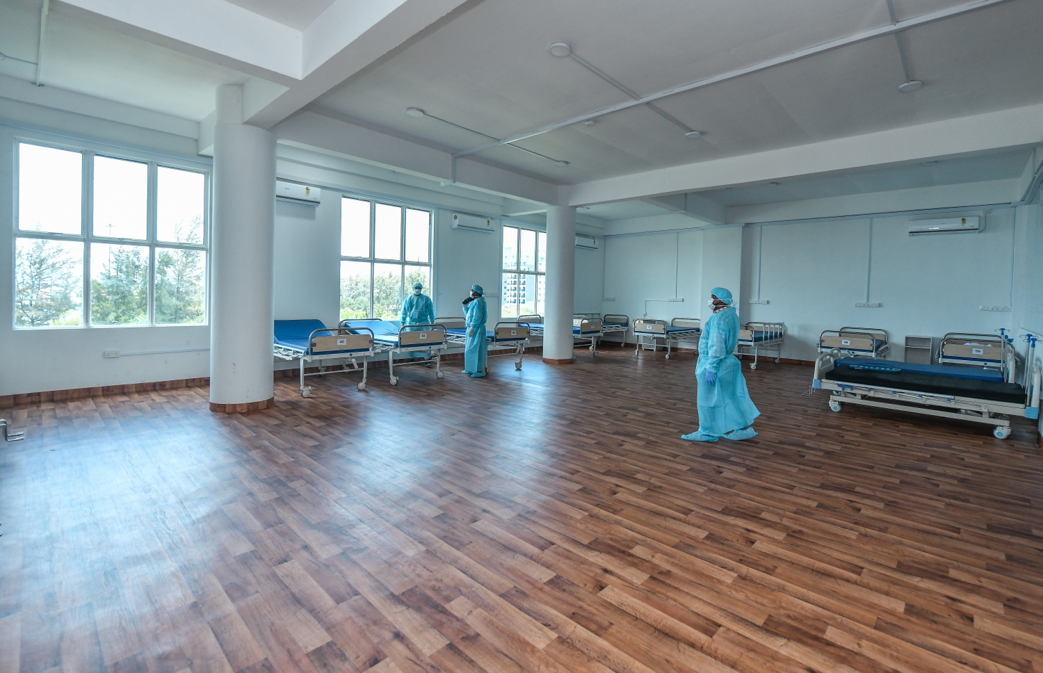 ހުޅުމާލެ ކޮވިޑް ފެސިލިޓީ އިމާރާތުގެ އެތެރެ: ނެޝަނަލް ޑިޒާސްޓާ މެނޭޖްމެންޓް އޮތޯރިޓީ (އެންޑީއެމްއޭ) ހިންގުމަށް އެ އިމާރާތް މިހާރު ވަނީ ދީފައި -- ފޮޓޯ: ނިޝާން އަލީ | މިހާރު