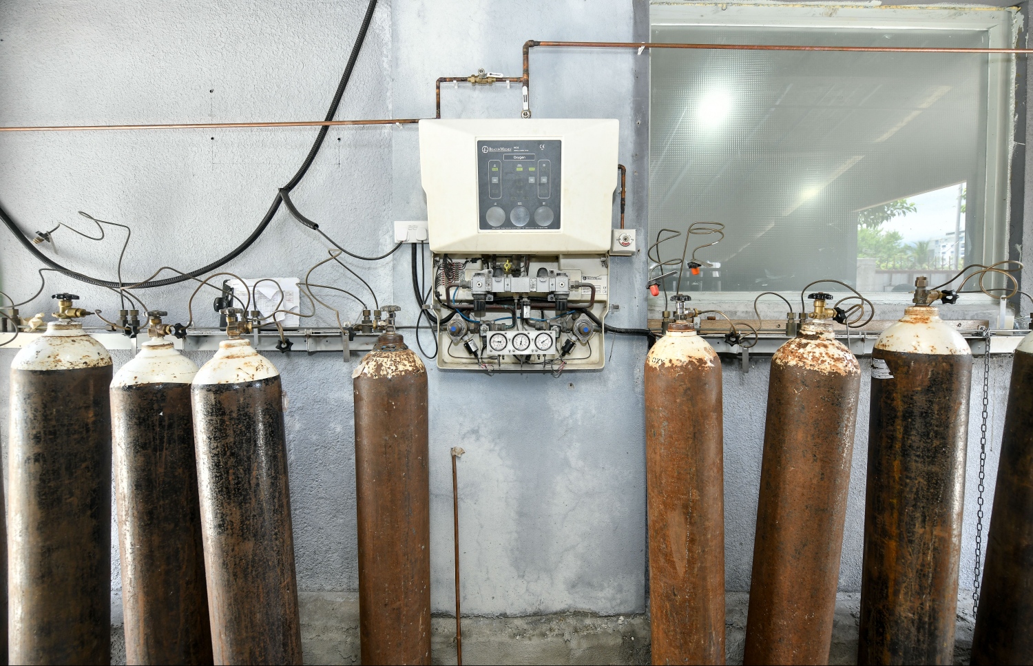 ހުޅުމާލެ ކޮވިޑް ފެސިލިޓީގައި އޮކްސިޖަން ސިލިންޑަރުތަކެއް: މޯލްޑިވް ގޭހުން ގެނައި ސިލިންޑަރުތައް ބޭނުމެއް ނުކުރެވޭ.