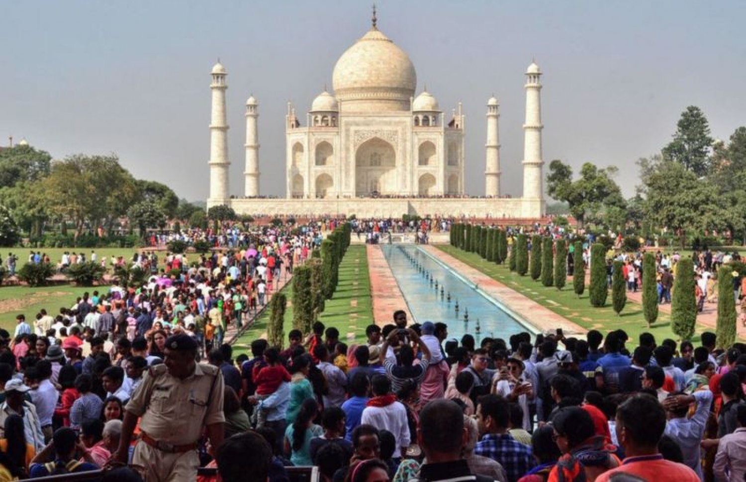 ކޮވިޑް-19ގެ ކުރިން އާންމު ދުވަހެއްގައި ތާޖު މަހަލް ދެކިލަން ދުވާލަކު އެވްރެޖްކޮށް 70،000 މީހުން ޒިޔާރަތްކުރޭ