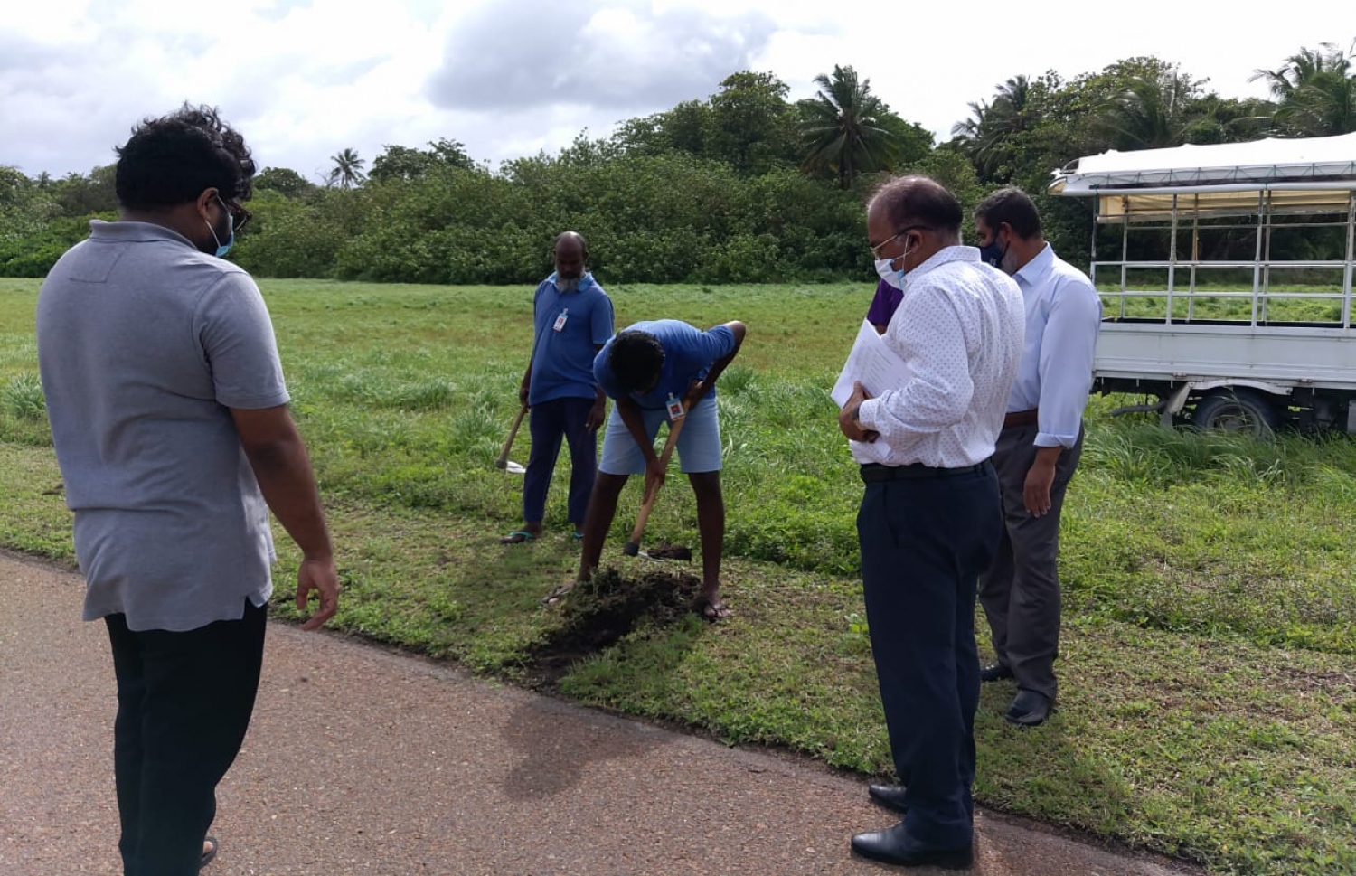 އެއާޕޯޓްސް އޮތޯރިޓީ އޮފް އިންޑިއާގެ އޮފިޝަލުން ހަނިމާދޫ އިންޓަނޭޝަނަލް އެއާޕޯޓް ސާވޭކުރަނީ.