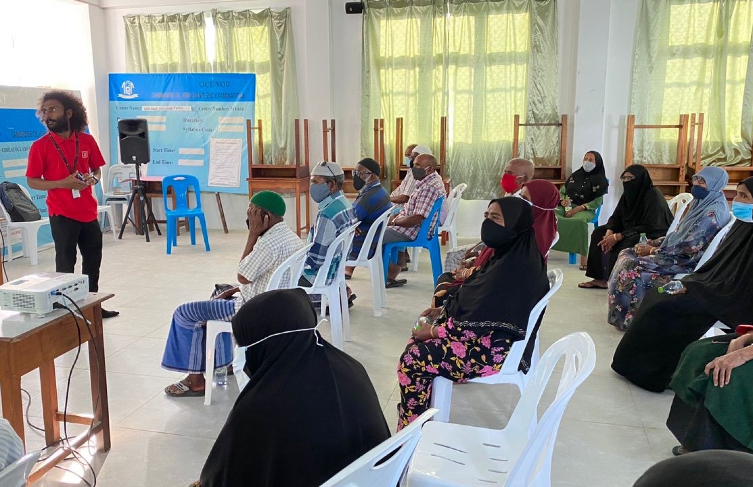 އުމުރުން ދުވަސްވީ މީހުންގެ ދުވަސް ފާހަގަކުރުމަށް ބޭއްވި ބައްދަލުވުމެއްގައި އުމުރުން ދުވަސްވީ މީހުން ބައިވެރިވަނީ-- ފޮޓޯ: ބީއެމްއެލް