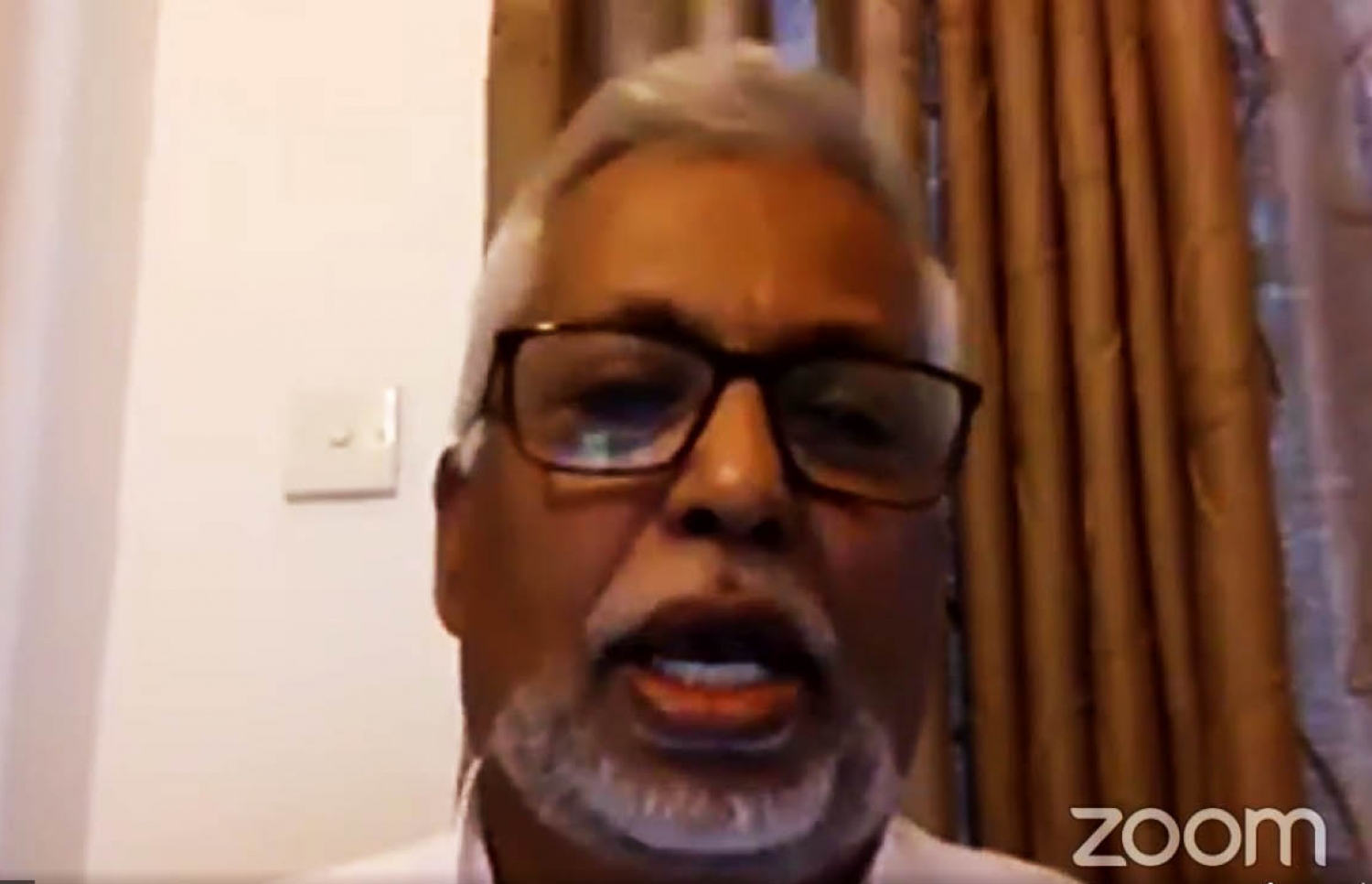 ޕްރޮފެސަރު ލަކްޝްމަން ޑިސަނަޔަކަ ވެބިނާގައި ވާހަކަދައްކަވަނީ