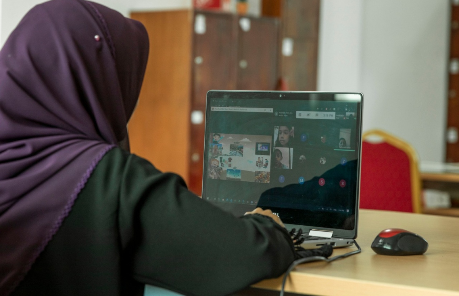 އަމީނިއްޔާގެ ތޯހިރާ، އޮންލައިންކޮށް ދަރިވަރުންނާ ބައްދަލުކުރަނީ: ބުރަ ދުވަސްތަކެއް .-- ފޮޓޯ: އަބްދުﷲ އައުރާފް/ މިހާރު