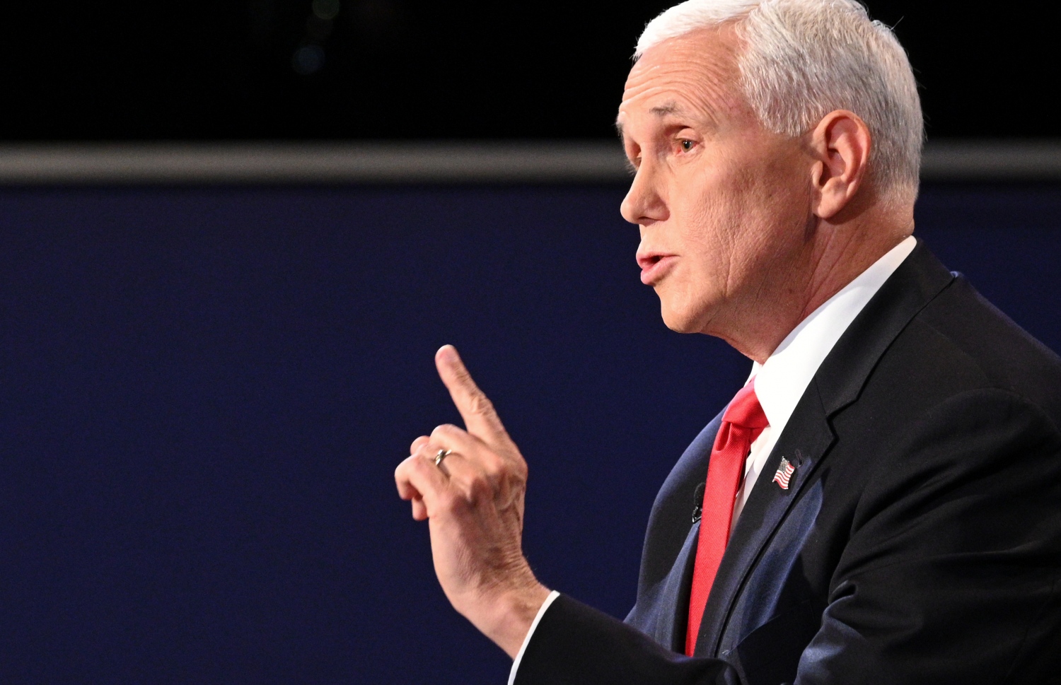 ނައިބް ރައީސް ޕެންސް ރިޔާސީ ބަހުސްގައި ވާހަކަ ދައްކަވަނީ. --ފޮޓޯ؛އޭއެފްޕީ