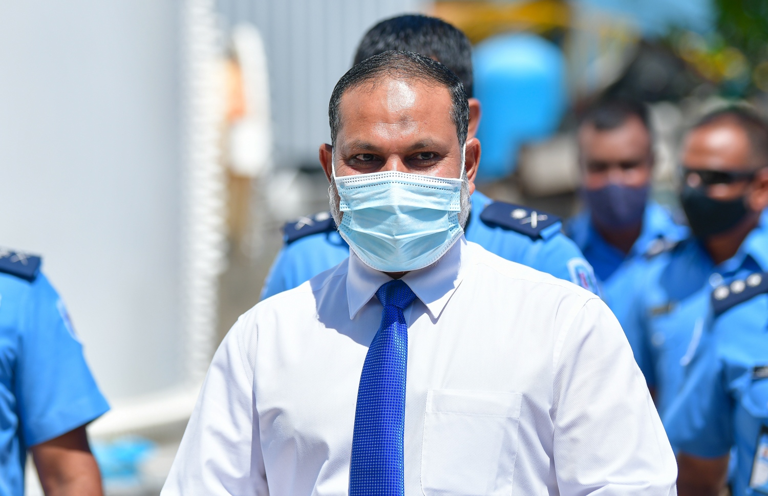 ހޯމް މިނިސްޓަރު އިމްރާން އަބްދުﷲ ފުލުހުންގެ ރަސްމިއްޔާތެއްގައި ބައިވެރިވެވަޑައިގަންނަވަނީ. މެމްބަރު ރާއީ މިއަދު އިމްރާނަށް ވަަރަށް ބޮޑަށް ފާޑުވިދާޅުވި -- ފޮޓޯ: އަހުމަދު އަވްޝަން އިލްޔާސް/ މިހާރު