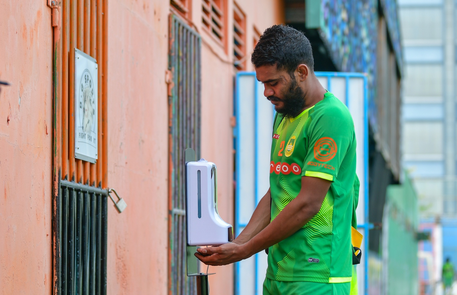 މާލެ: އޮކްޓޫބަރު 11، 2020- ފުރަތަމަ ޑިވިޝަނުގައި ވާދަކުރާ އަށް ކްލަބްގެ ޕްރެކްޓިސްތައް ފަށަން ހެލްތު ޕްރޮޓެކްޝަން އެޖެންސީ (އެޗްޕީއޭ) އިން ރަސްމީކޮށް ހުއްދަ ދިނުމާއި އެކު އެފްއޭއެމާއި އެޗްޕީއޭ އިން އެކުލަވާލާފައިވާ ގައިޑްލައިންތަކާ އެއްގޮތަށް ޕްރެކްޓިސްތައް މާޒިޔާއިން ފެށުން .-- ފޮޓޯ: އަހުމަދު އަވްޝަން/މިހާރު