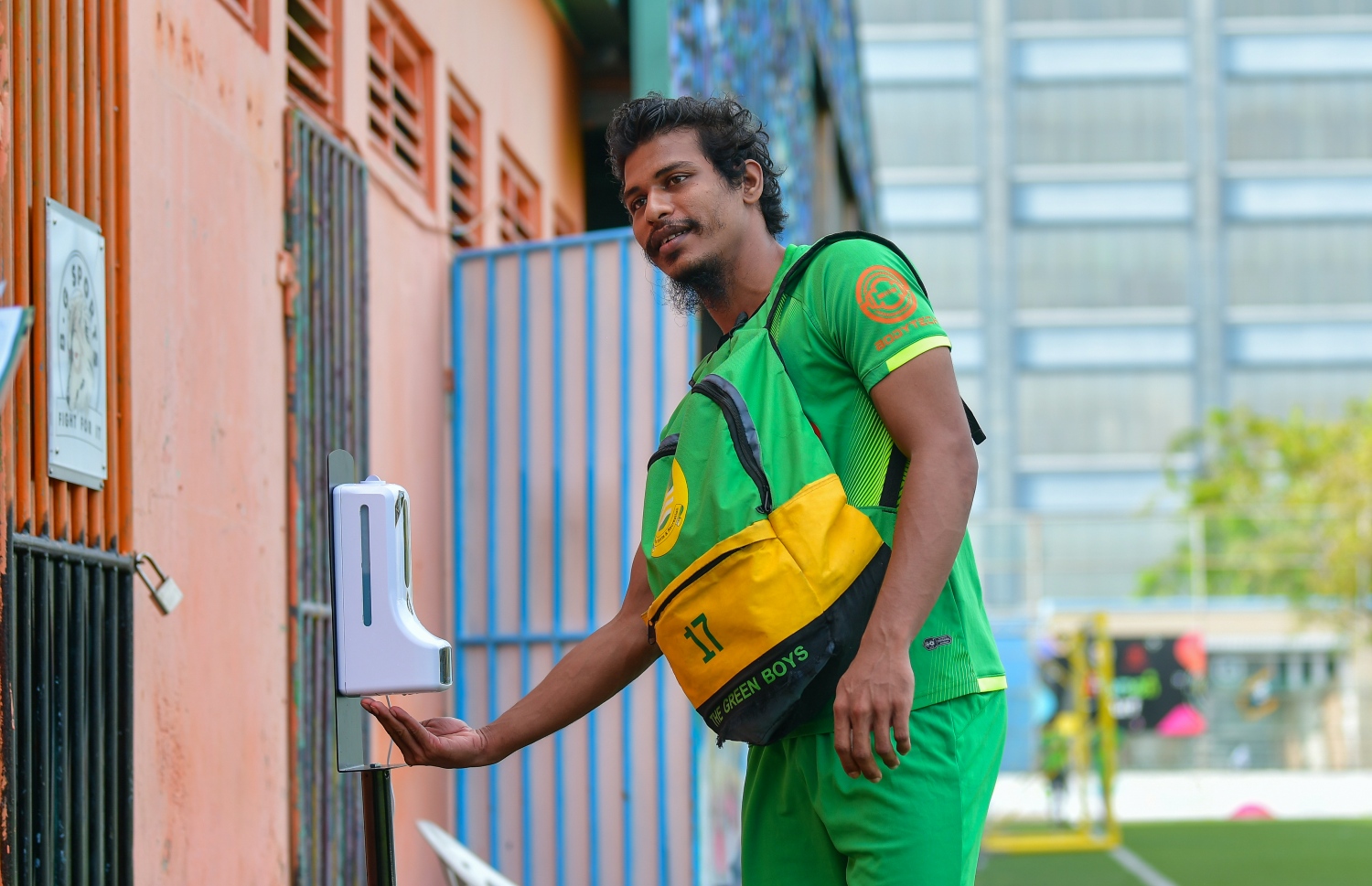 މާލެ: އޮކްޓޫބަރު 11، 2020- ފުރަތަމަ ޑިވިޝަނުގައި ވާދަކުރާ އަށް ކްލަބްގެ ޕްރެކްޓިސްތައް ފަށަން ހެލްތު ޕްރޮޓެކްޝަން އެޖެންސީ (އެޗްޕީއޭ) އިން ރަސްމީކޮށް ހުއްދަ ދިނުމާއި އެކު އެފްއޭއެމާއި އެޗްޕީއޭ އިން އެކުލަވާލާފައިވާ ގައިޑްލައިންތަކާ އެއްގޮތަށް ޕްރެކްޓިސްތައް މާޒިޔާއިން ފެށުން .-- ފޮޓޯ: އަހުމަދު އަވްޝަން/މިހާރު