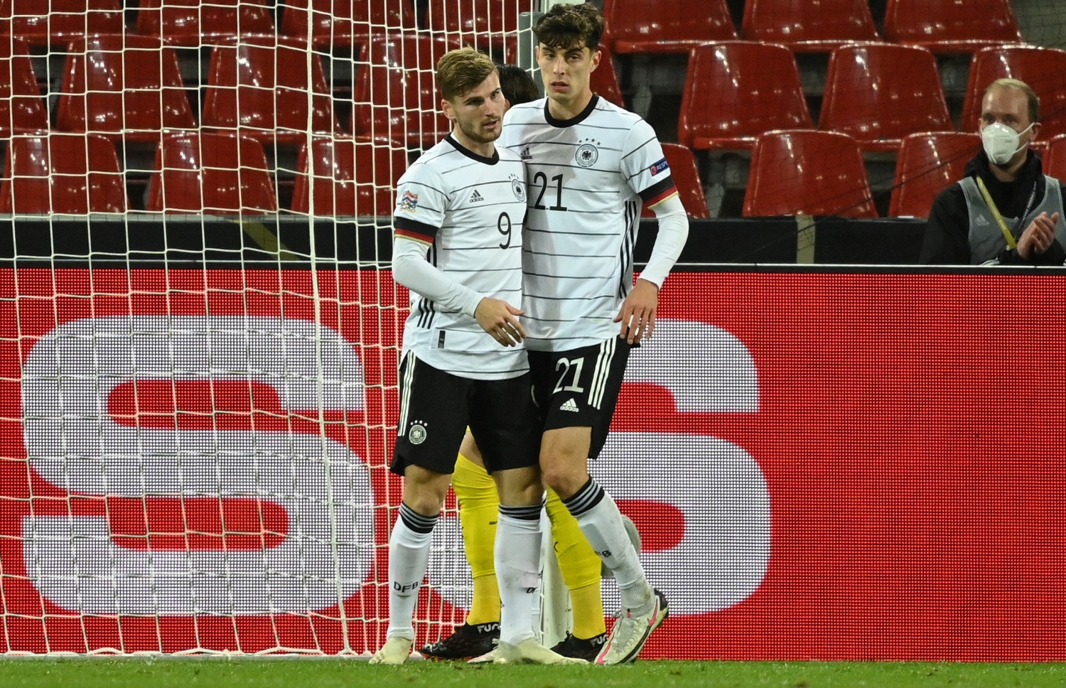 ލަނޑު ޖެހުމަށް ފަހު ޖަރުމަނުގެ ކައި (ކ) އާއި ވާނާ އުފާފާޅުކުރަނީ.-- ފޮޓޯ: އޭއެފްޕީ