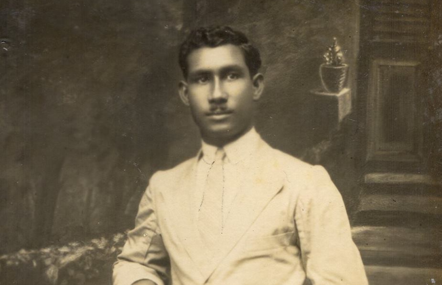 ރައީސް މުހައްމަދު އަމީންގެ ވެރިކަން ބަދަލުކުރުމުގެ އިސް ސަފަށް ނުކުންނެވި، ރާއްޖޭގެ ފުރަތަމަ ނާއިބު ރައީސް އިބްރާހިމް ދީދީ.