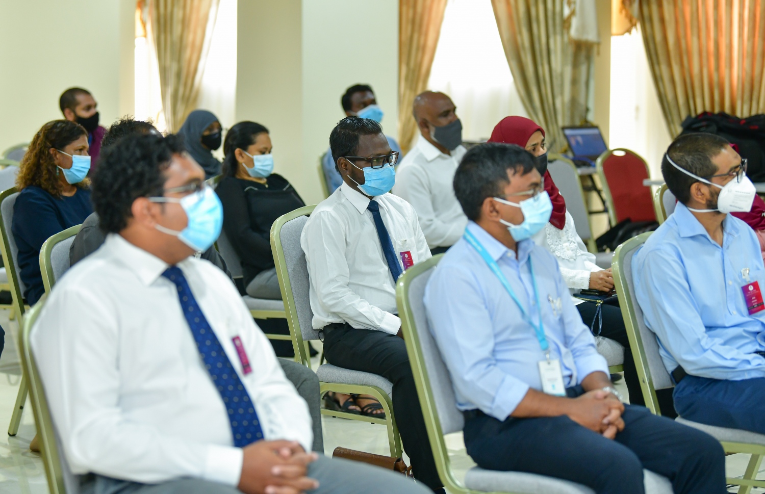 ތެލަސީމިއާގެ ފަރުވާ ދިރާސާކުރުމާ ގުޅޭ ގޮތުން ބާއްވާ މަސައްކަތު ބައްދަލުވުމުގެ ހުޅުވުމުގެ ރަސްމިއްޔާތުގައި ބައިވެރިވި ބައެއް މީހުން -- ފޮޓޯ: އަހުމަދު އަވްޝަން އިލްޔާސް/ މިހާރު