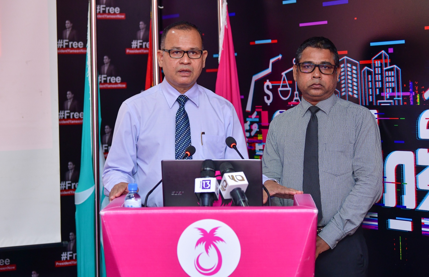 އިދިކޮޅުން ބޭއްވި މީޑިއާ ބްރީފިންގައި މަޑުއްވަރީ ދާއިރާގެ މެމްބަރު އާދަމް ޝަރީފު ވާހަކަ ދައްކަވަނީ.---ފޮޓޯ: އަހުމަދު އަވްޝަން/މިހާރު