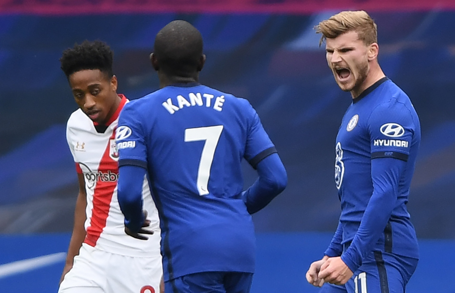 ލަނޑު ޖެހުމަށް ފަހު ޗެލްސީގެ ވާނާ (ކ) އުފާފާޅުކުރަނީ.-- ފޮޓޯ: އޭއެފްޕީ