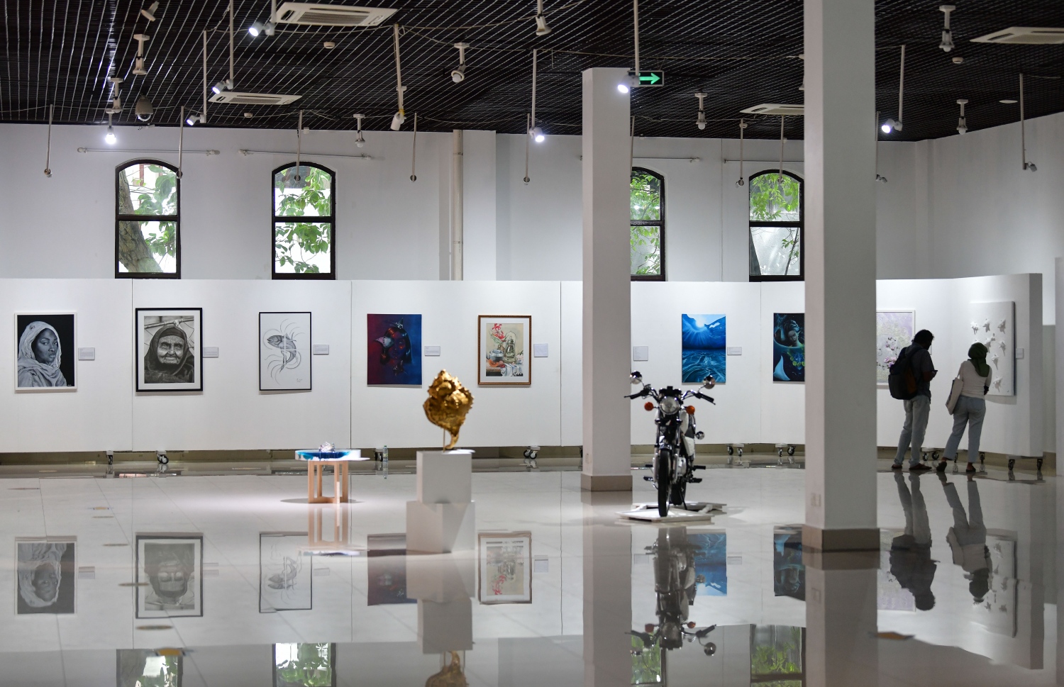 މާލެ: އޮކްޓޯބަރު 26، 2020: ދިވެހި ފަންނުވެރިންގެ ހުނަރު ދައްކާލުމަށް ނެޝަނަލް އާޓު ގެލެރީގައި ބޭއްވި 'އަންވެއިލިން ވިޝަންސް" މައުރަޒު.-- ފޮޓޯ: ނިޝާން އަލީ /މިހާރު