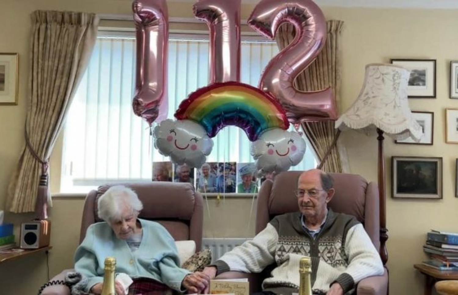 ޖޮއާނާގެ 112 ވަނަ އުފަން ދުވަހުގެ ތެރެއިން.