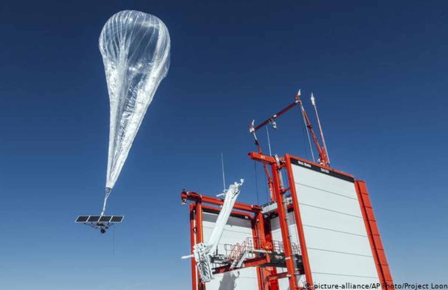 ގޫގުލްގެ ބެލޫނެއް ވައިގެތެރެއަށް ދޫކޮށްލަނީ