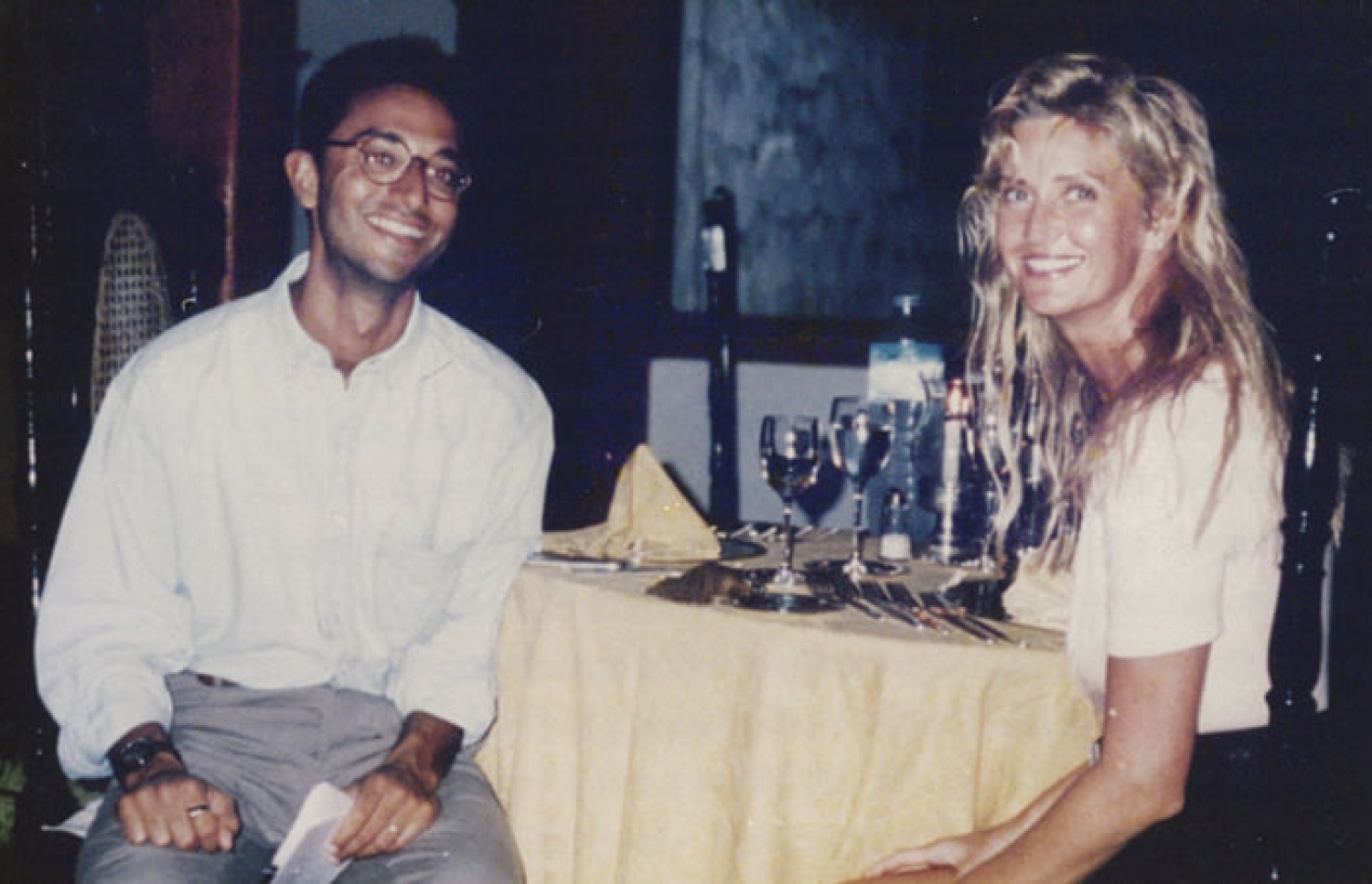 އީވާ އާއި ސޯނޫ ކުންފުނަދު އަށް 1994 ގައި ކުރި ފުރަތަމަ ޒިޔާރަތުގައި ނަގާފައިވާ ފޮޓޯއެއް