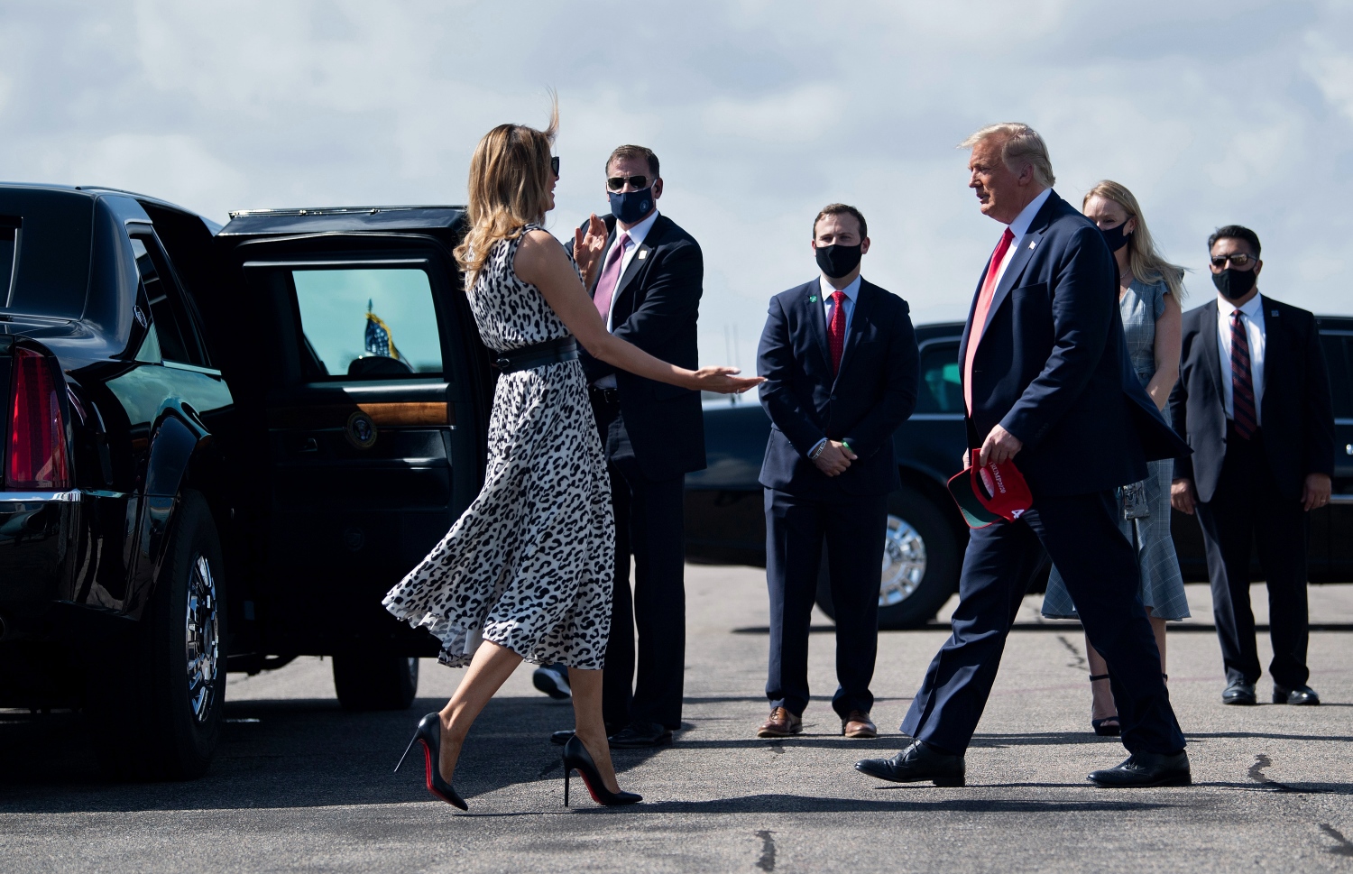 ފްލޮރިޑާގައި ރައީސް ޓްރަމްޕާއި މެލަނިއާ ކެމްޕޭން ކުރައްވަނީ. --ފޮޓޯ:އޭއެފްޕީ