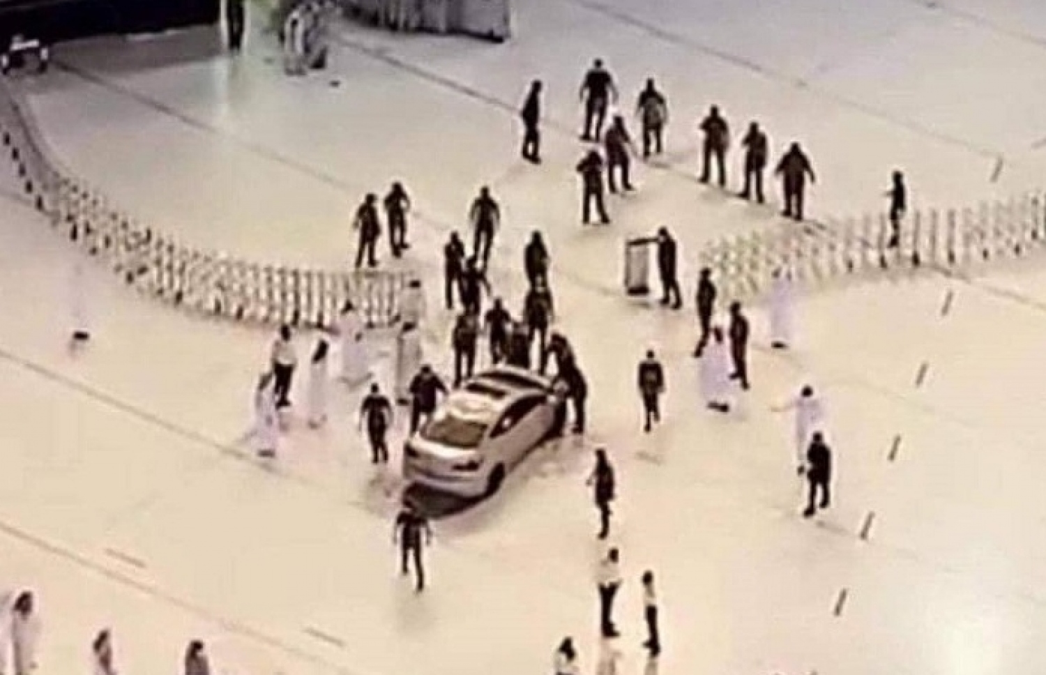 ހަރަމްފުޅު ސަރަހައްދަށް ވަން ކާރު ނެރެގެން ގެންދަނީ