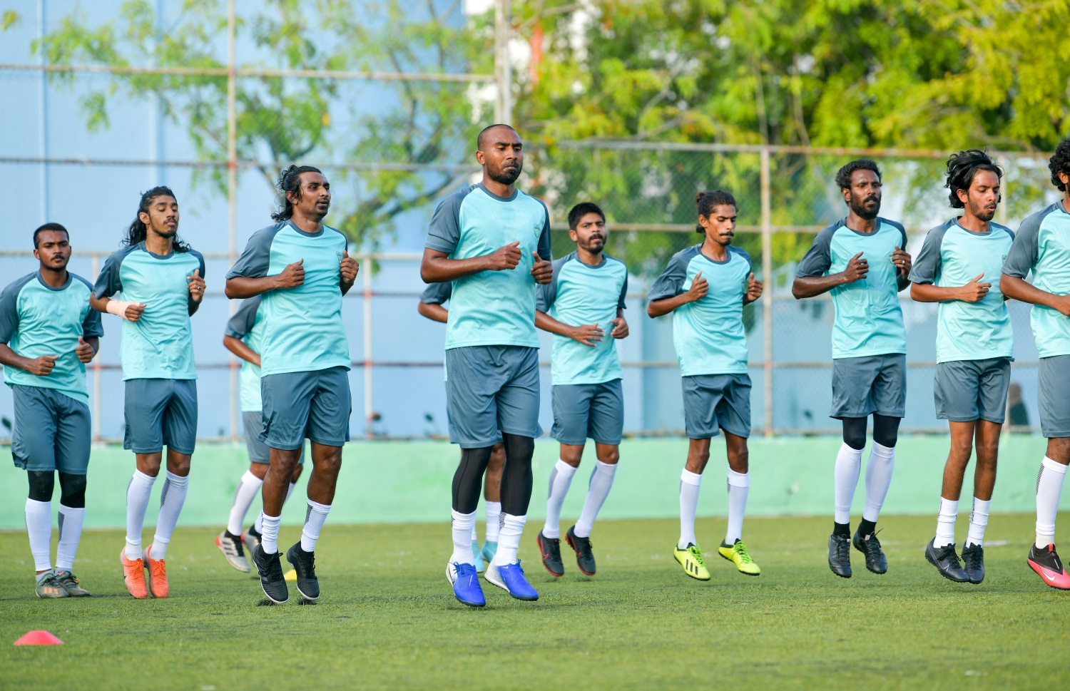 01 ނޮވެމްބަރ 2020: ޑިސެމްބަރު މަހު އަށް ވަނަ ދުވަހު ފަށަން ނިންމާފައިފައިވާ ރާއްޖޭގެ ފުޓްބޯޅަ ސީޒަނަށް ޔޫވީ އިން ޕްރީ ސީޒަން ޕްރެކްޓިސް ފެށުން--. ފޮޓޯ:ނިޝާން އަލި/މިހާރު