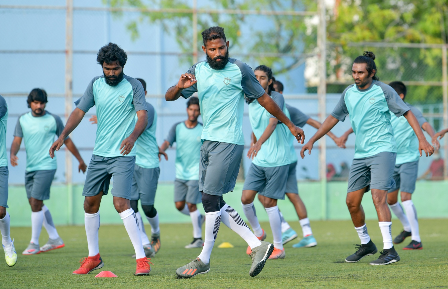 01 ނޮވެމްބަރ 2020: ޑިސެމްބަރު މަހު އަށް ވަނަ ދުވަހު ފަށަން ނިންމާފައިފައިވާ ރާއްޖޭގެ ފުޓްބޯޅަ ސީޒަނަށް ޔޫވީ އިން ޕްރީ ސީޒަން ޕްރެކްޓިސް ފެށުން--. ފޮޓޯ:ނިޝާން އަލި/މިހާރު