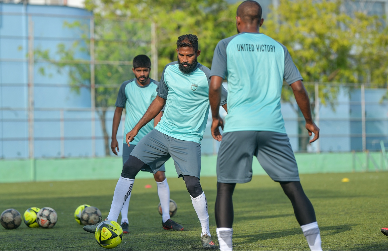 01 ނޮވެމްބަރ 2020: ޑިސެމްބަރު މަހު އަށް ވަނަ ދުވަހު ފަށަން ނިންމާފައިފައިވާ ރާއްޖޭގެ ފުޓްބޯޅަ ސީޒަނަށް ޔޫވީ އިން ޕްރީ ސީޒަން ޕްރެކްޓިސް ފެށުން--. ފޮޓޯ:ނިޝާން އަލި/މިހާރު