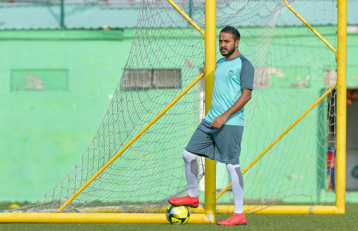 01 ނޮވެމްބަރ 2020: ޑިސެމްބަރު މަހު އަށް ވަނަ ދުވަހު ފަށަން ނިންމާފައިފައިވާ ރާއްޖޭގެ ފުޓްބޯޅަ ސީޒަނަށް ޔޫވީ އިން ޕްރީ ސީޒަން ޕްރެކްޓިސް ފެށުން--. ފޮޓޯ:ނިޝާން އަލި/މިހާރު