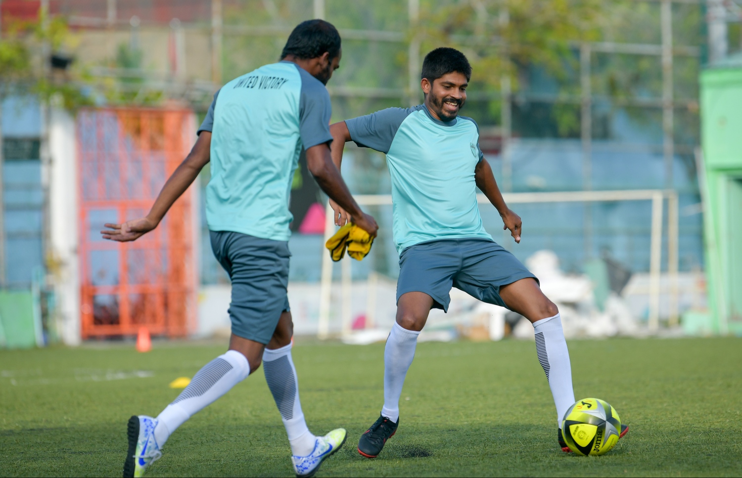 01 ނޮވެމްބަރ 2020: ޑިސެމްބަރު މަހު އަށް ވަނަ ދުވަހު ފަށަން ނިންމާފައިފައިވާ ރާއްޖޭގެ ފުޓްބޯޅަ ސީޒަނަށް ޔޫވީ އިން ޕްރީ ސީޒަން ޕްރެކްޓިސް ފެށުން--. ފޮޓޯ:ނިޝާން އަލި/މިހާރު