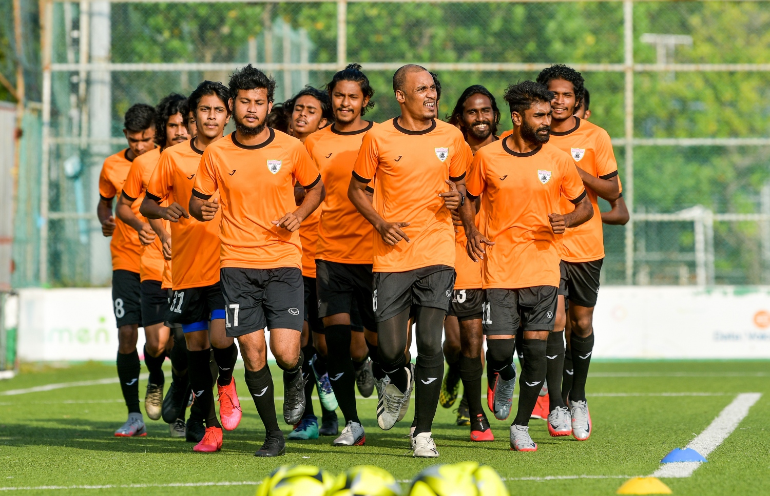 01 ނޮވެމްބަރ 2020: ޑިސެމްބަރު މަހު އަށް ވަނަ ދުވަހު ފަށަން ނިންމާފައިފައިވާ ރާއްޖޭގެ ފުޓްބޯޅަ ސީޒަނަށް އީގަލްސް އިން ޕްރީ ސީޒަން ޕްރެކްޓިސް ފެށުން--. ފޮޓޯ:ނިޝާން އަލި/މިހާރު