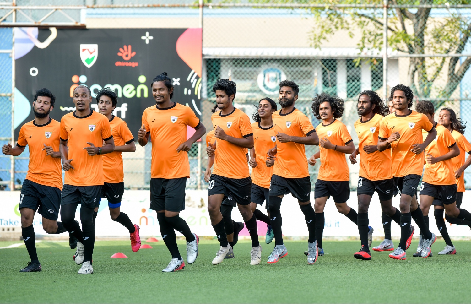 އީގަލްސްގެ ޕްރެކްޓިހުގެ ތެރެއިން އެ ޓީމުގެ ކުޅުންތެރިން. -- ފޮޓޯ: ނިޝާން އަލީ/ މިހާރު