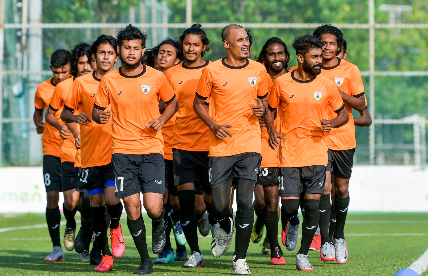 ޔޫވީ އާއި އީގަލްސް އިން ޕްރީ ސީޒަން ޕްރެކްޓިސް ފެށުން