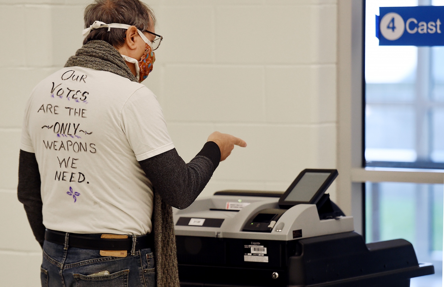 ވާޖީނިއާ- ނޮވެމްބަރު 3: އެމެރިކާގެ އިންތިޚާބުގައި މީހަކު މިއަދު ވޯޓުލަނީ. --ފޮޓޯ:އޭއެފްޕީ