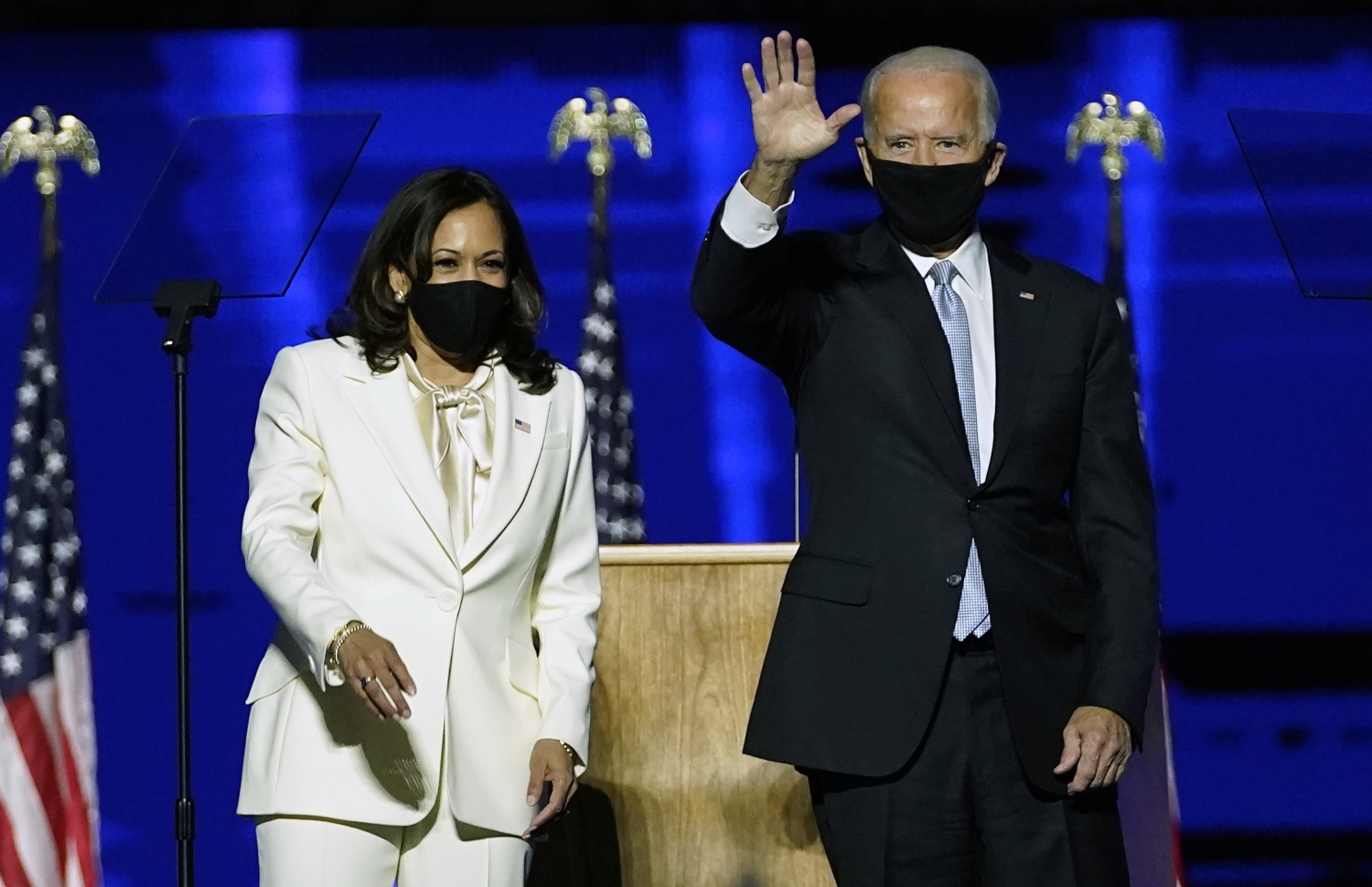 ބައިޑެން (ކ) އާއި ނާއިބު ރައީސްކަމަށް އިންތިޚާބުވެވަޑައިގެންފައިވާ ކަމާލާ ހެރިސް ކާމިޔާބީގެ އުފާފާޅުކުރުމުގެ ޖަލްސާގައި