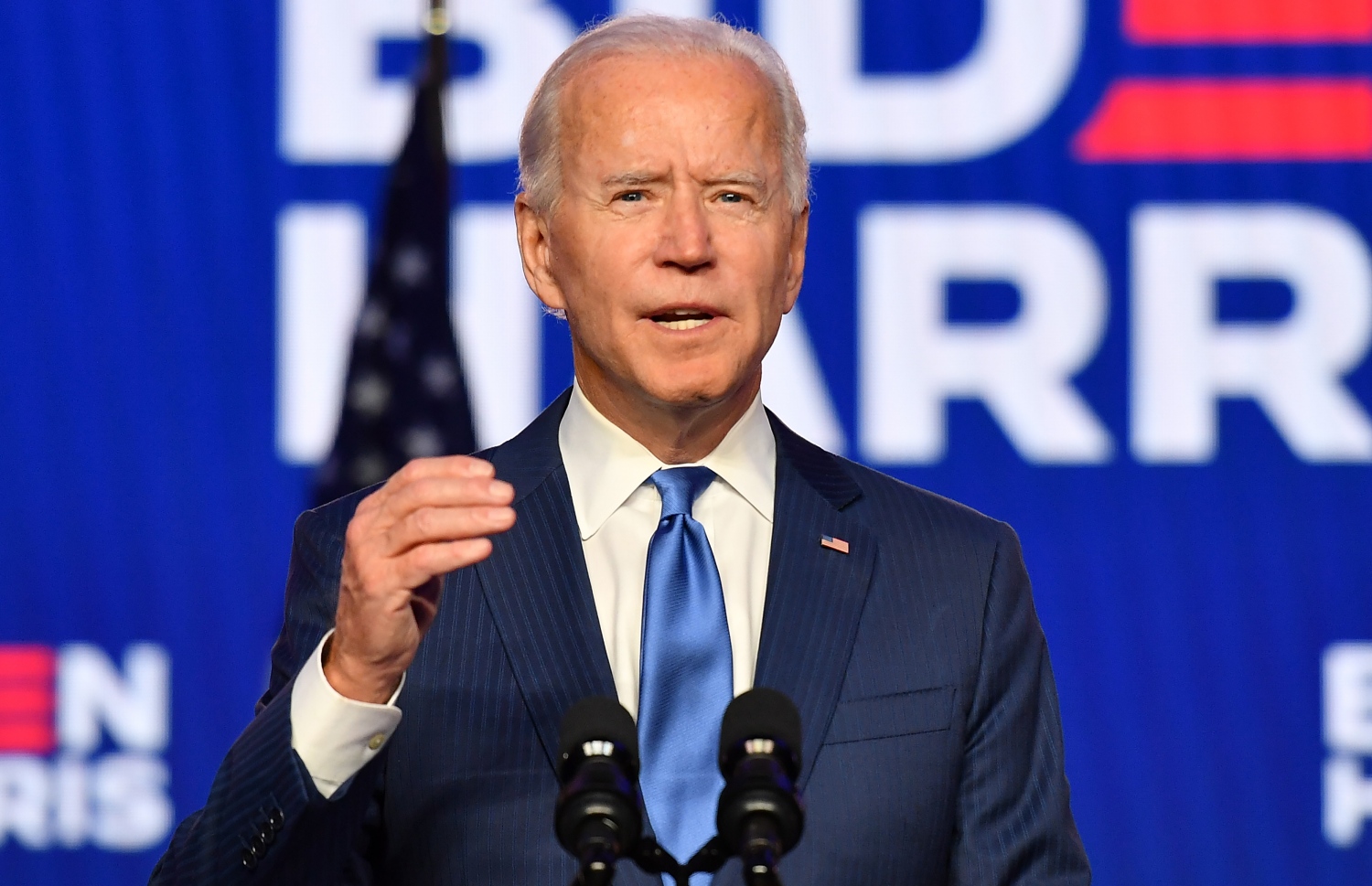 އިންތިޚާބު ކާމިޔާބު ކުރެއްވި ބައިޑަން. --ފޮޓޯ:އޭއެފްޕީ