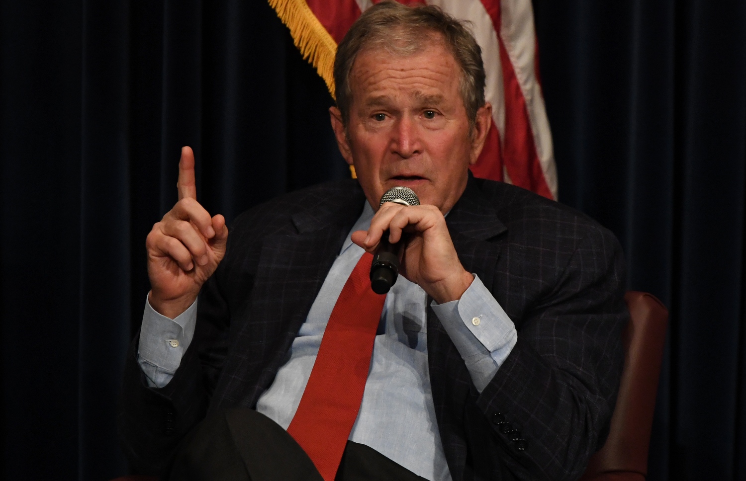 ކުރީގެ ރައީސް ޖޯޖް ޑަބްލިއު. ބުޝް. --ފޮޓޯ:އޭއެފްޕީ