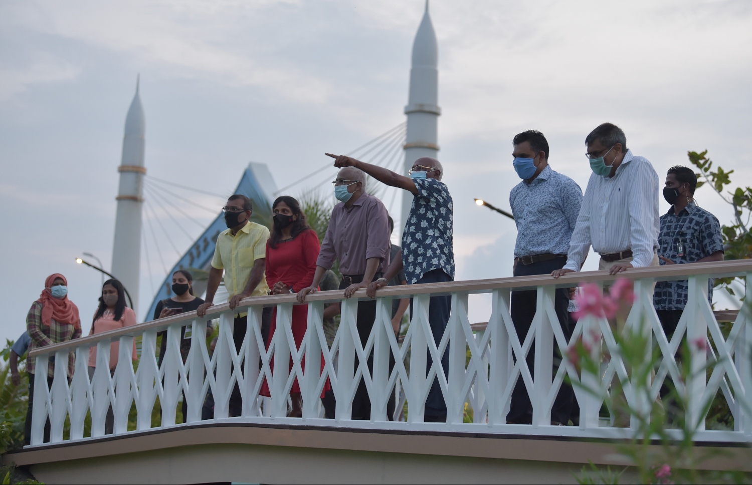 ލޮނުޒިޔާރަތް ޕާކު ރަސްމީކޮށް ހުޅުވުން