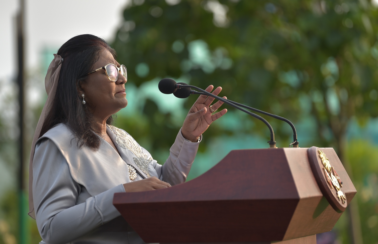 12 ނޮވެމްބަރ 2020: މާލޭގެ ލޮނުޒިޔާރަތްކޮޅުގައި މާލެ ސިޓީ ކައުންސިލުން ތަރައްގީ ކޮށްފައިވާ "ލޮނުޒިޔާރަތް" ޕާކު ހުޅުވުމަށް ބޭއްވި ރަސްމިއްޔާތުގައި މާލެ ސިޓީ ކައުންސިލްގެ މޭޔަރު ޝިފާ މުހައްމަދު ވާހަކަ ދައްކަވަނީ--. ފޮޓޯ: ރައީސް އޮފީސް