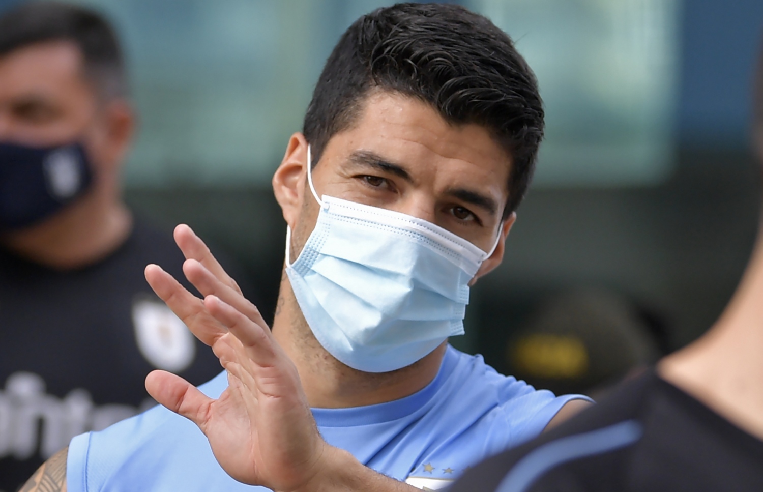 އުރުގުއޭގެ ޓްރެއިނިންއެއްގެ ތެރެއިން ސުއަރޭޒް މާސްކްއަޅައިގެން.-- ފޮޓޯ: އޭއެފްޕީ