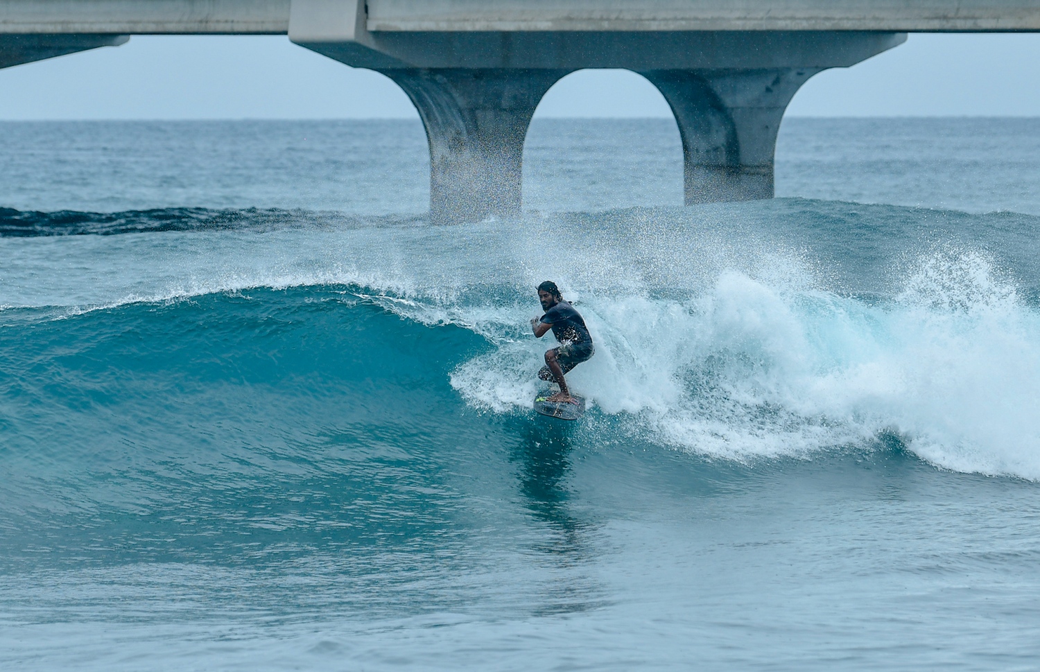 މާލެ: ނޮވެމްބަރު 17، 2020- ރެއިން ފެށިގެން މާލެ އަށް ކުރަމުންދާ ވިއްސާރައިގެ ތެރޭގައި ލޮނުޒިޔާރަތްކޮޅުގެ ސާފިން ޕޮއިންޓުގައި މީހަކު ސާފް ކުރަނީ.---ފޮޓޯ: އަހުމަދު އަވްޝަން/މިހާރު