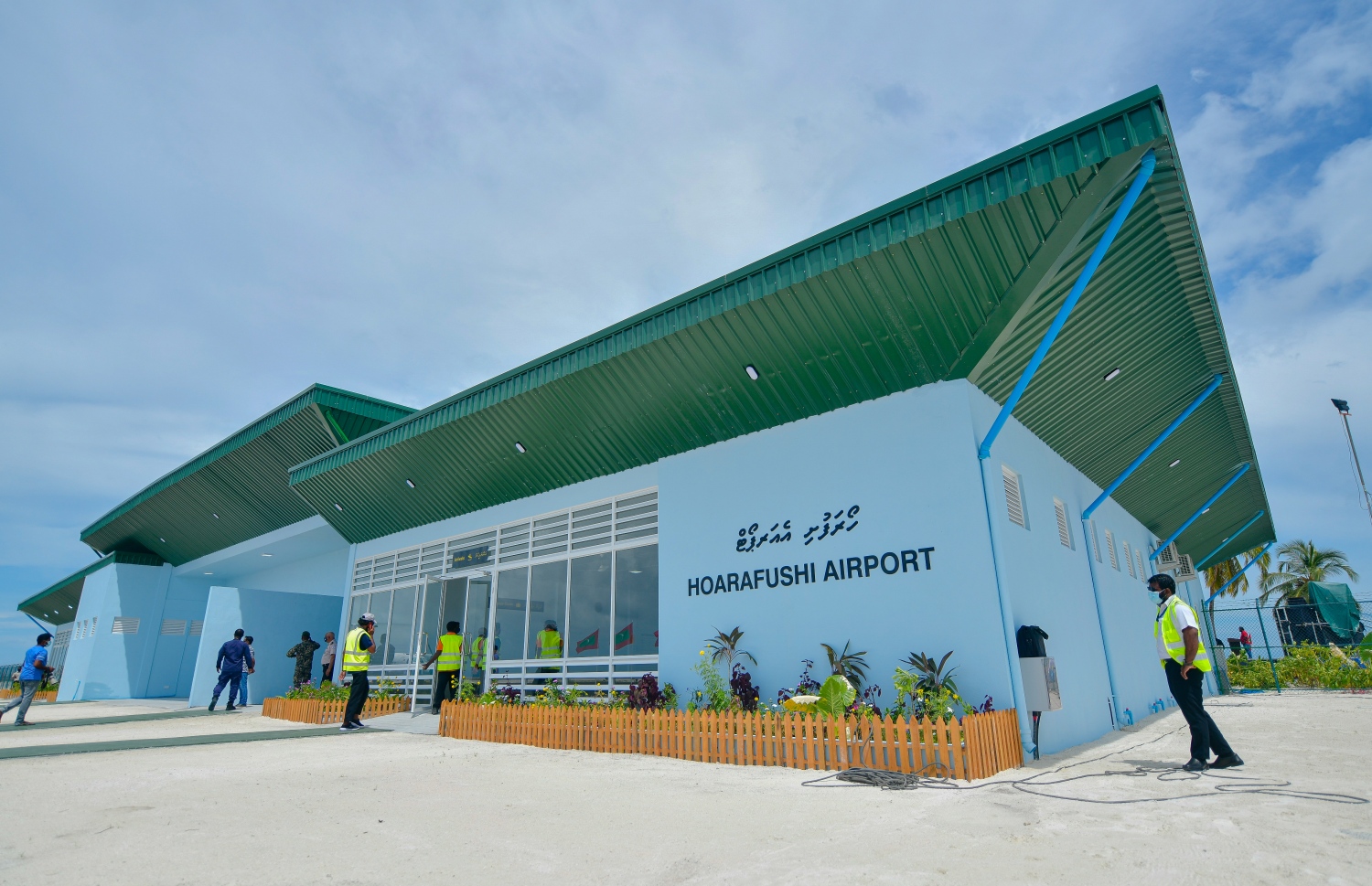 ހޯރަފުށި: ނޮވެމްބަރު 19، 2020- ރިއާސީ ކެމްޕޭންގައި ވެވަޑައިގަތް ވައުދާ އެއްގޮތަށް ހޯރަފުށީގައި ސަރުކާރުން ހެދި   އެއާޕޯޓް ރަސްމީކޮށް ހުޅުވުން. .-- ފޮޓޯ: އަހުމަދު އަވްޝަން/މިހާރު