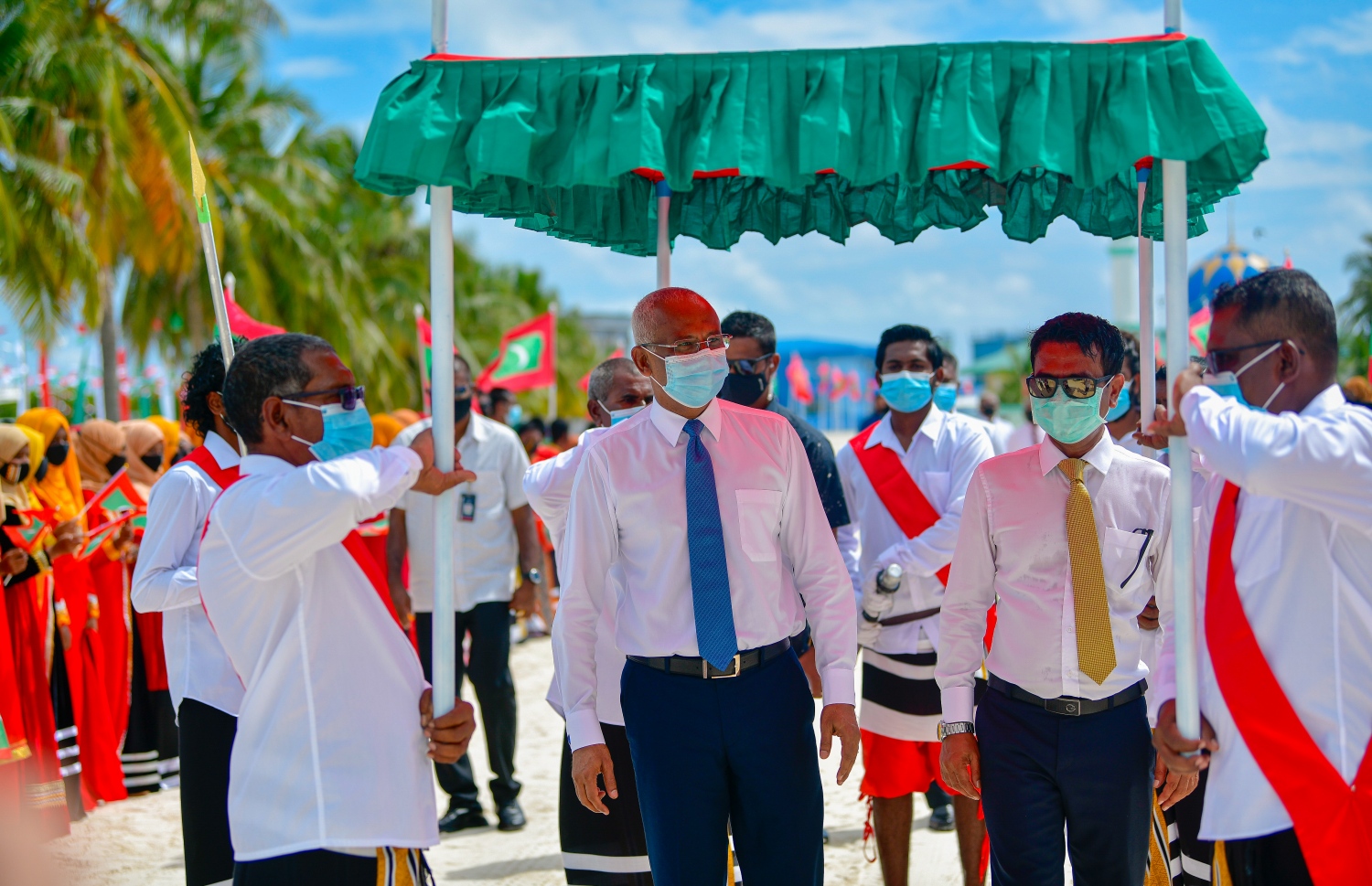 ހޯރަފުށި: ނޮވެމްބަރު 19، 2020- ރިއާސީ ކެމްޕޭންގައި ވެވަޑައިގަތް ވައުދާ އެއްގޮތަށް ހޯރަފުށީގައި ސަރުކާރުން ހެދި   އެއާޕޯޓް ރަސްމީކޮށް ހުޅުވުން. .-- ފޮޓޯ: އަހުމަދު އަވްޝަން/މިހާރު