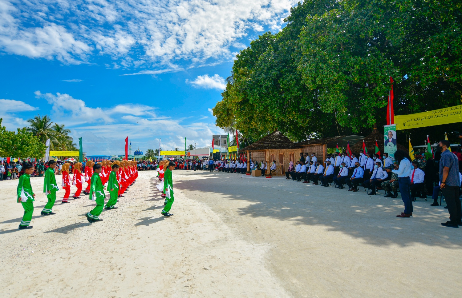 ހޯރަފުށި: ނޮވެމްބަރު 19، 2020- ރިއާސީ ކެމްޕޭންގައި ވެވަޑައިގަތް ވައުދާ އެއްގޮތަށް ހޯރަފުށީގައި ސަރުކާރުން ހެދި   އެއާޕޯޓް ރަސްމީކޮށް ހުޅުވުން. .-- ފޮޓޯ: އަހުމަދު އަވްޝަން/މިހާރު