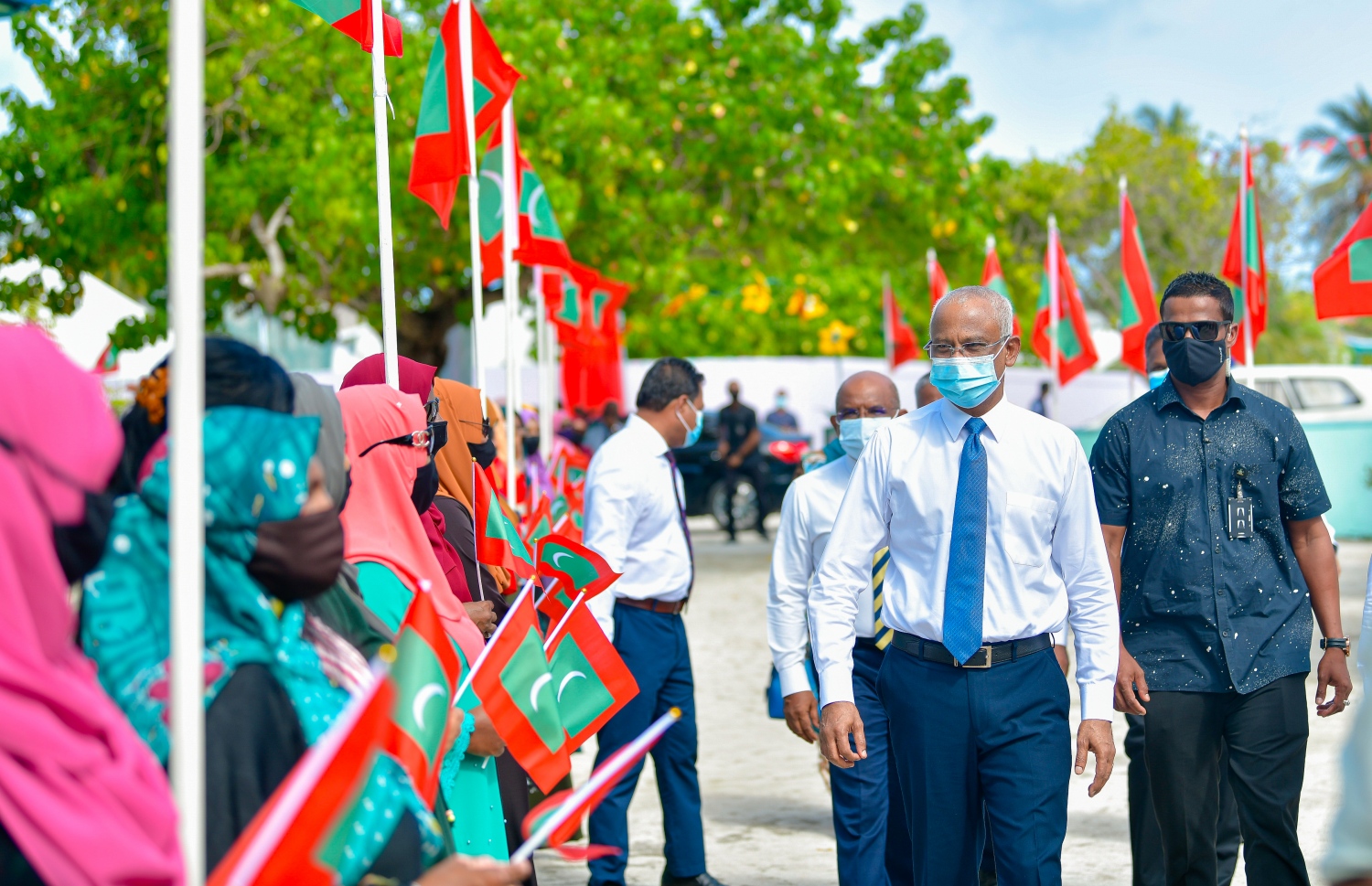 ހޯރަފުށި: ނޮވެމްބަރު 19، 2020- ރިއާސީ ކެމްޕޭންގައި ވެވަޑައިގަތް ވައުދާ އެއްގޮތަށް ހޯރަފުށީގައި ސަރުކާރުން ހެދި   އެއާޕޯޓް ރަސްމީކޮށް ހުޅުވުން. .-- ފޮޓޯ: އަހުމަދު އަވްޝަން/މިހާރު