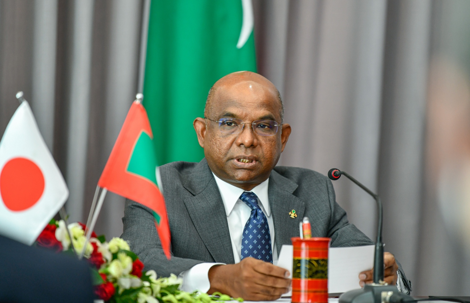 ފޮރިން މިނިސްޓަރު ޝާހިދު މިއަދުގެ ރަސްމިއްޔާތުގައި ވާހަކަދައްކަވަނީ -- ފޮޓޯ: އަހުމަދު އަވްޝަން އިލްޔާސް/ މިހާރު