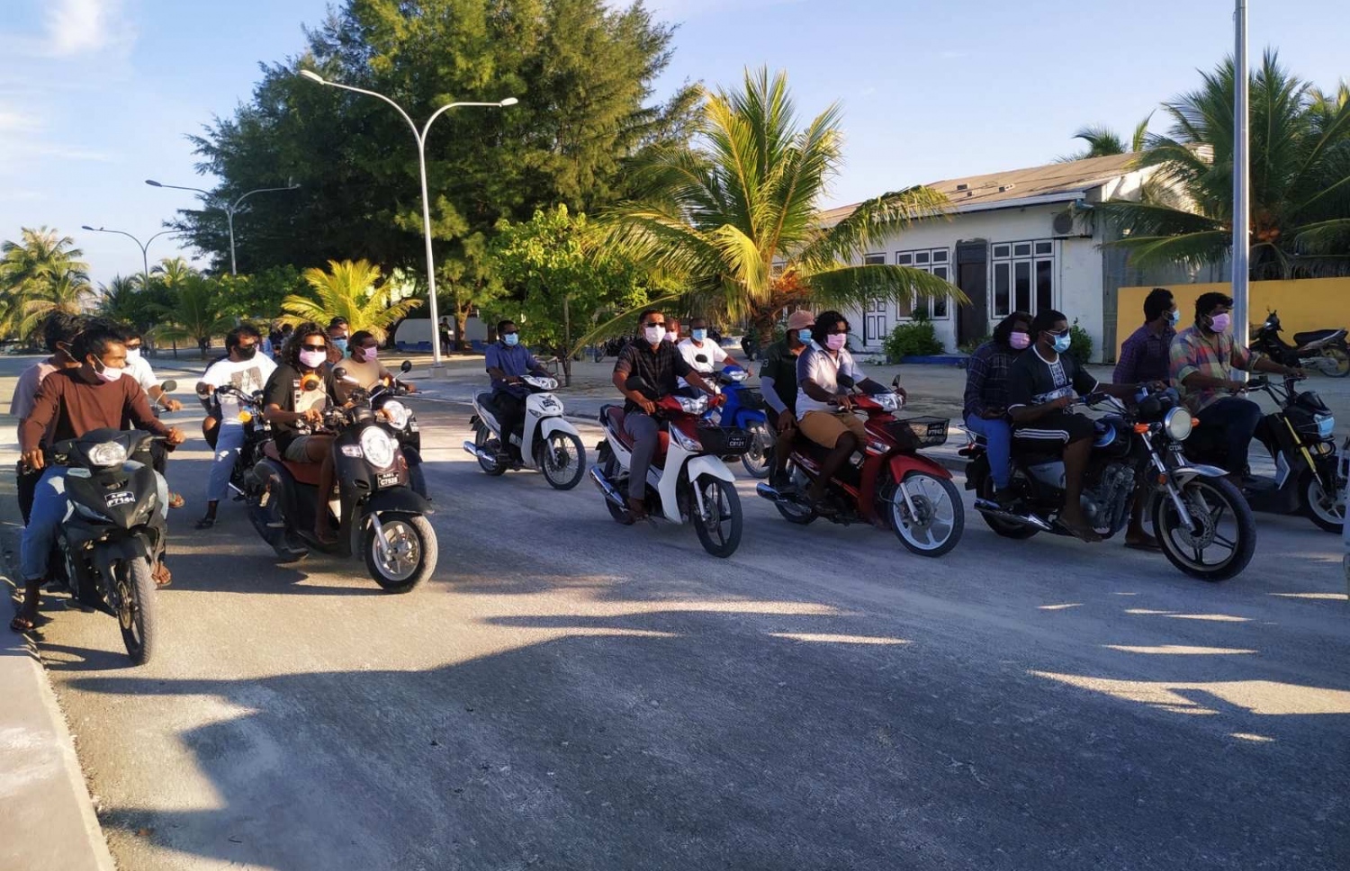 ގެސްޓު ހައުސް ހުޅުވުމާ ދެކޮޅަށް ދަރަވަންްދޫގައި މުޒާހަރާ ކުރަނީ--