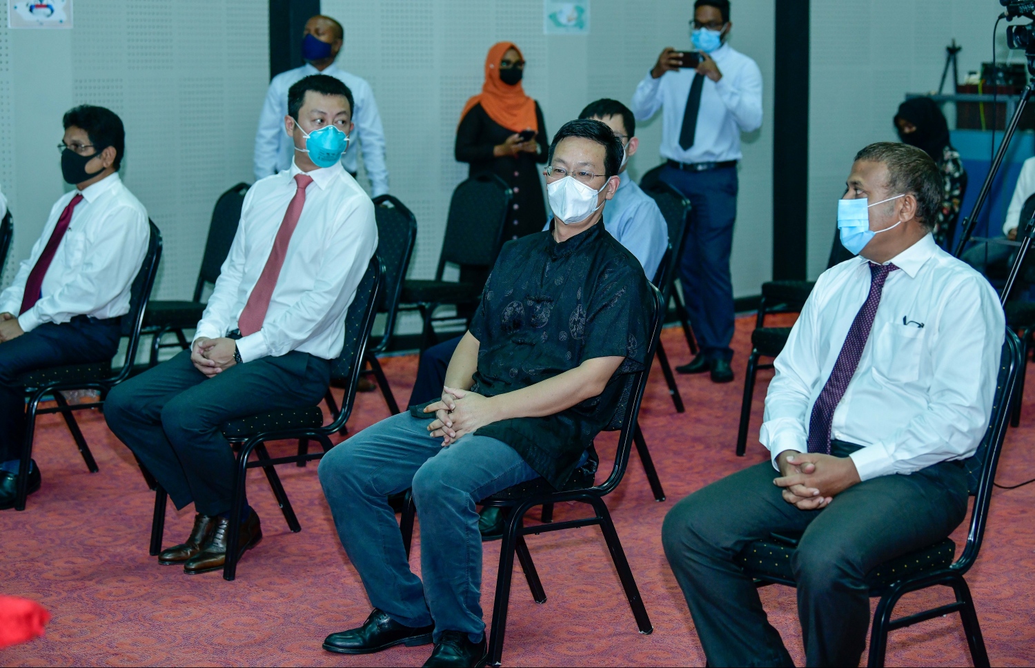 މިއަދު ބޭއްވި ރަސްމިއްޔާތުގެ ތެރެއިން މިނިސްޓަރު އަސްލަމް (ކ) އާއި ސަފީރު ޒޭންގް.-- ފޮޓޯ: ނިޝާން އަލީ/ މިހާރު